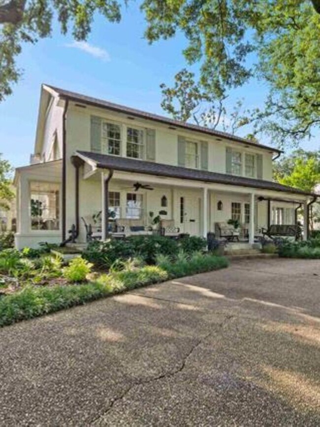 East Lakeshore Drive - East Lakeshore Drive House