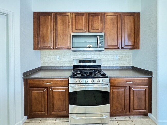 Foto del edificio - Wonderful 2 Story 3 BR Home in Loma Colorado