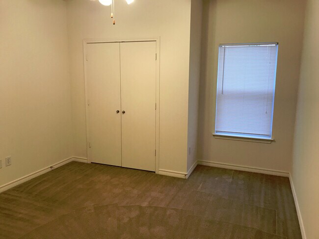 Building Photo - Duplex