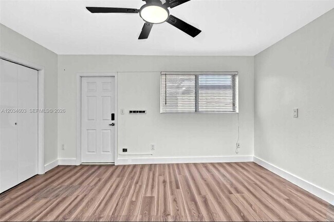 Foto del edificio - 327 NE 55th St