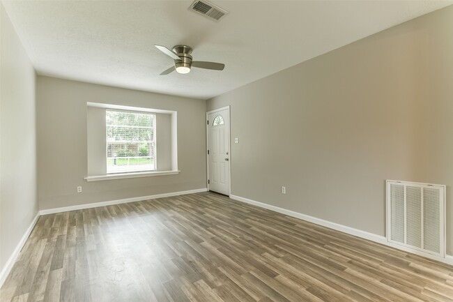 Building Photo - 104 Brigadoon Ln