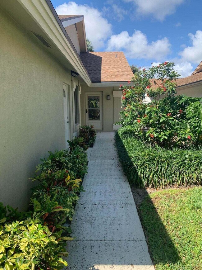 Foto del edificio - 204 Cape Pointe Cir