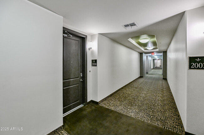 Building Photo - 7291 N Scottsdale Rd