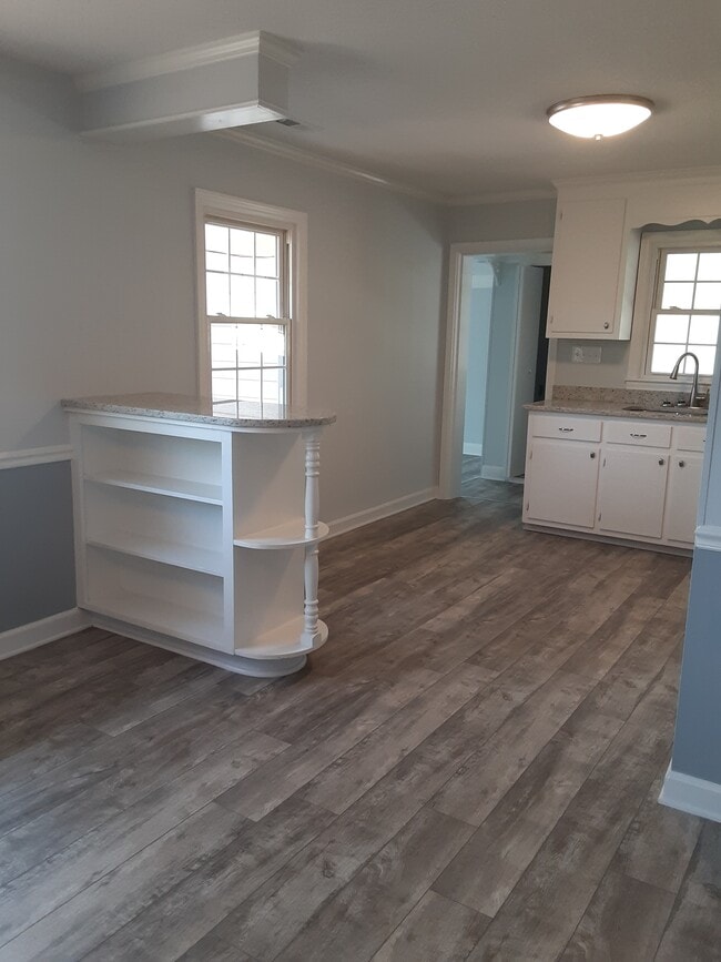 Building Photo - 2916 Camberley Dr