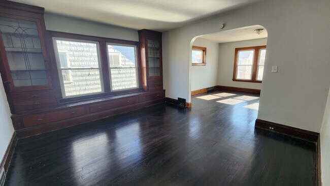 Foto del edificio - 10401 Homeworth Ave