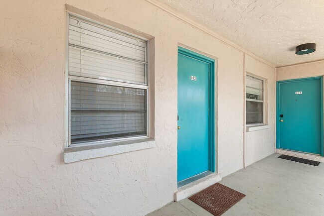 Building Photo - GULFPORT APARTMENT FOR RENT!