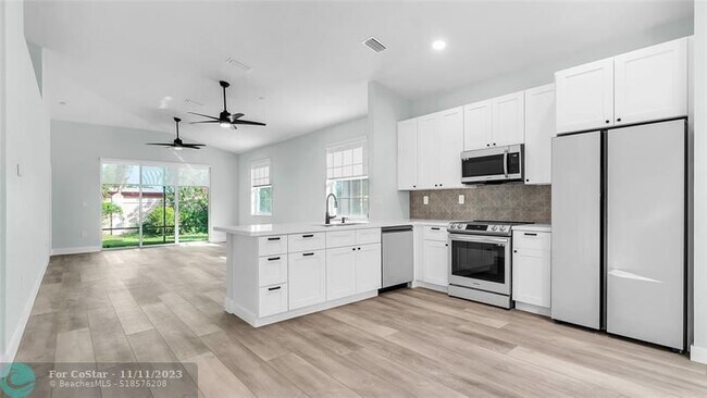 Building Photo - 2800 E Aragon Blvd