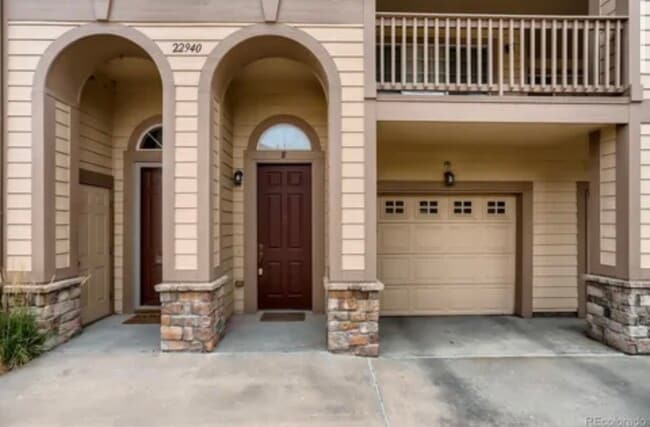 Building Photo - 22940 E Roxbury Dr