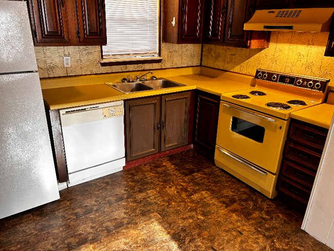 Foto del edificio - 1702 Mineral Wells Hwy