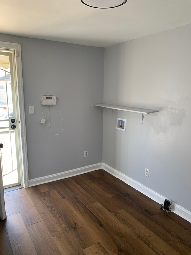 Building Photo - 1915 Headland Dr