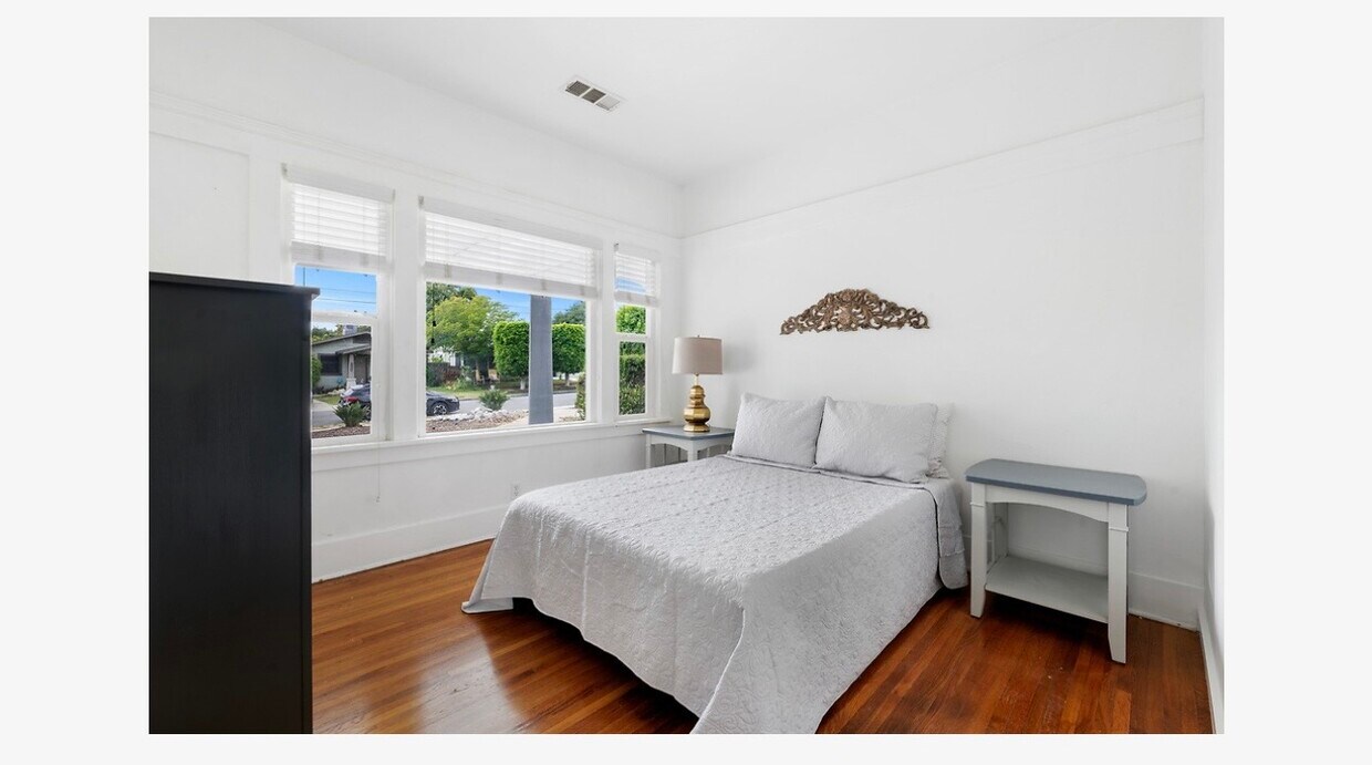 Foto del edificio - 1770 N Sierra Bonita Ave