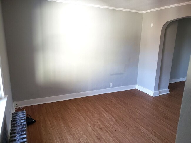 Foto del edificio - Welcome Home to 1336 Fallowfield Ave: A Ch...