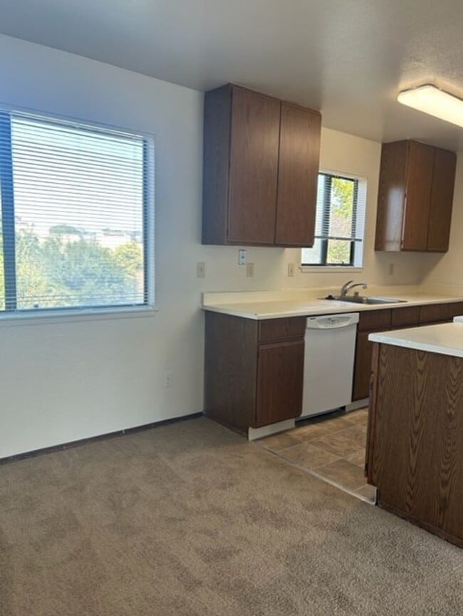 Building Photo - EB T 22236