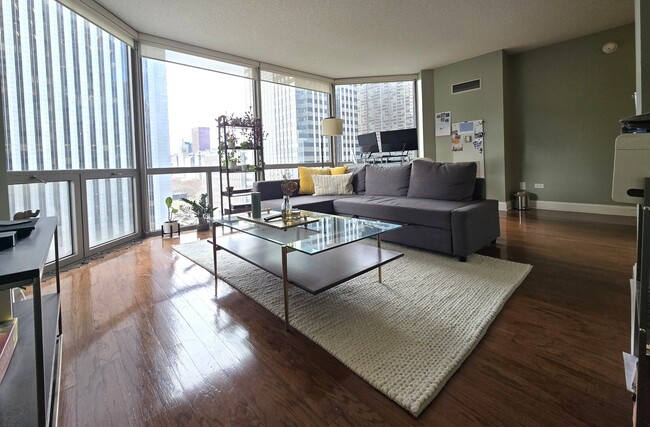 Foto del edificio - 222 N Columbus Dr