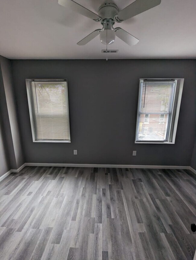Foto del edificio - New Rehab 2br/1ba w/ W&D, Backyard and par...