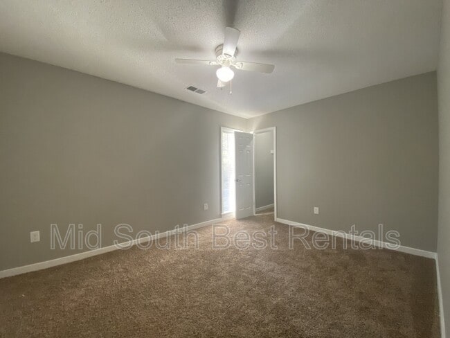 Building Photo - 8446 Chippingham Dr