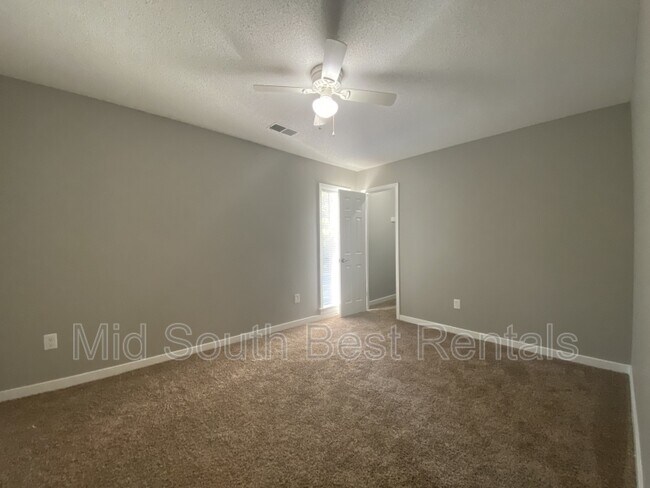 Foto del edificio - 8446 Chippingham Dr