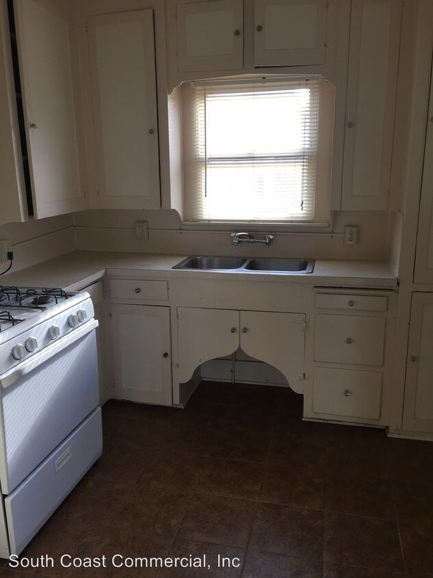 Building Photo - 3693 Bancroft St