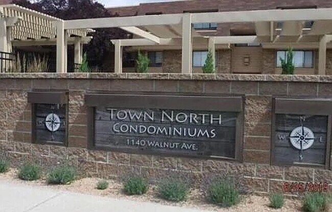 Foto del edificio - Updated Condo with outdoor Pool  ***Next to CMU***
