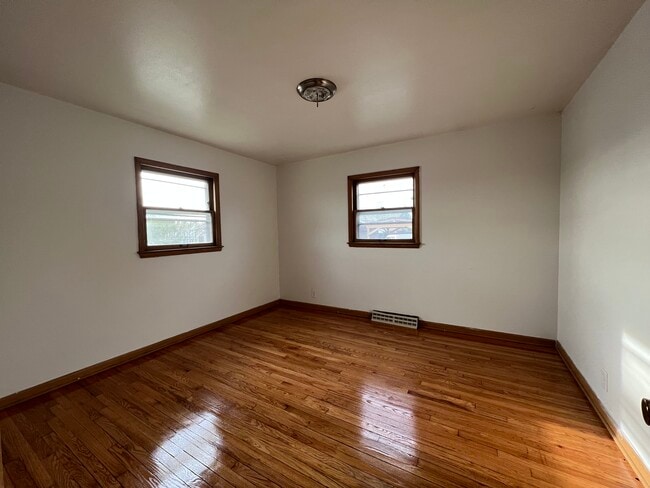 Building Photo - 2600 W Holt Ave