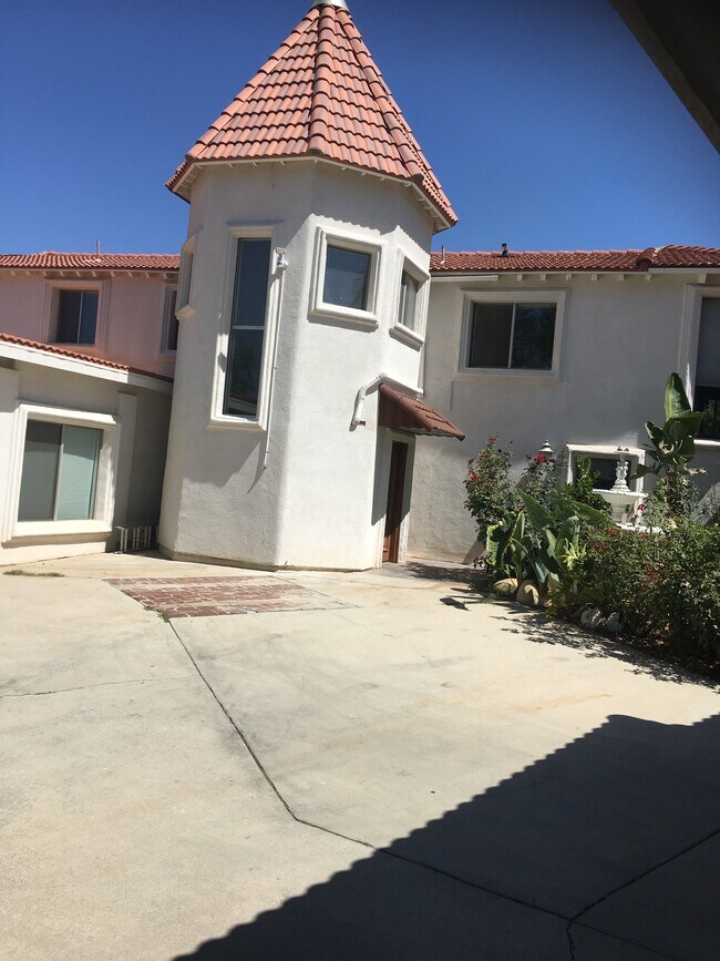 Building Photo - 18764 Consul Ave