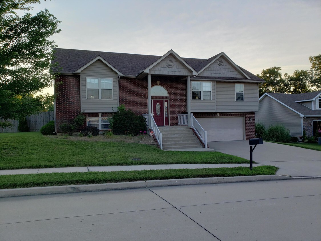 Primary Photo - 109 Yorkshire Dr