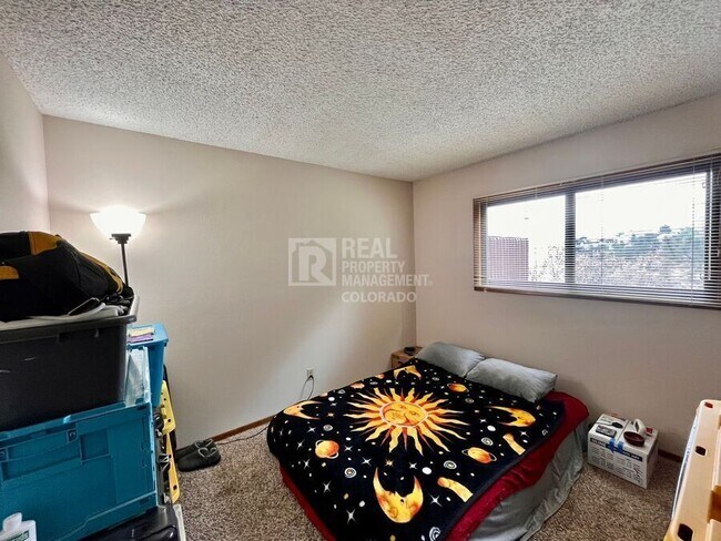Foto del edificio - 826 Pebblewood Dr