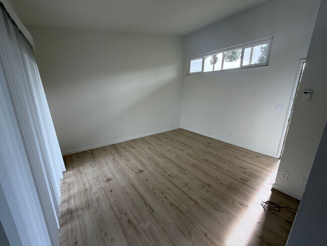 Building Photo - Capitola, 1bd. 1ba. single level apartment in great location near Capitola Village.