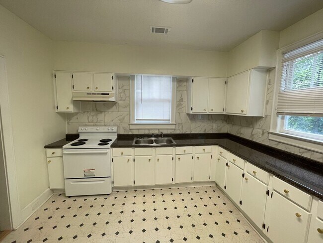 Foto del edificio - 2 Bedroom 1 Bath n The Avenues