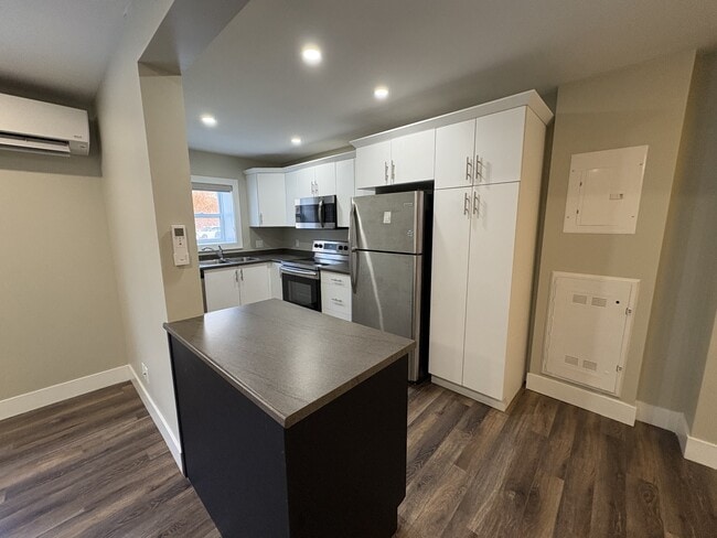 Building Photo - 8 Mitchell St