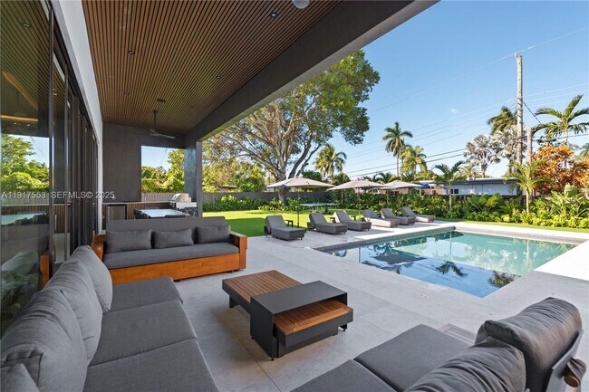 Foto del edificio - 1881 NE 196th Terrace