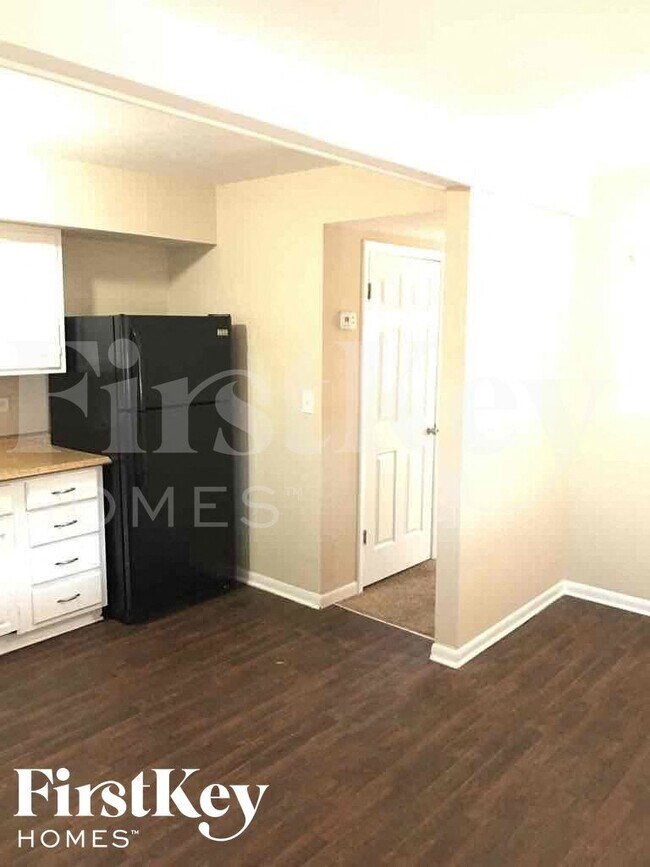 Foto del edificio - 26646 Elmwood Ave