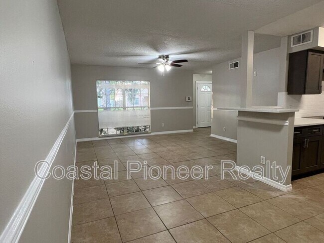 Building Photo - 1613 Crossridge Dr.