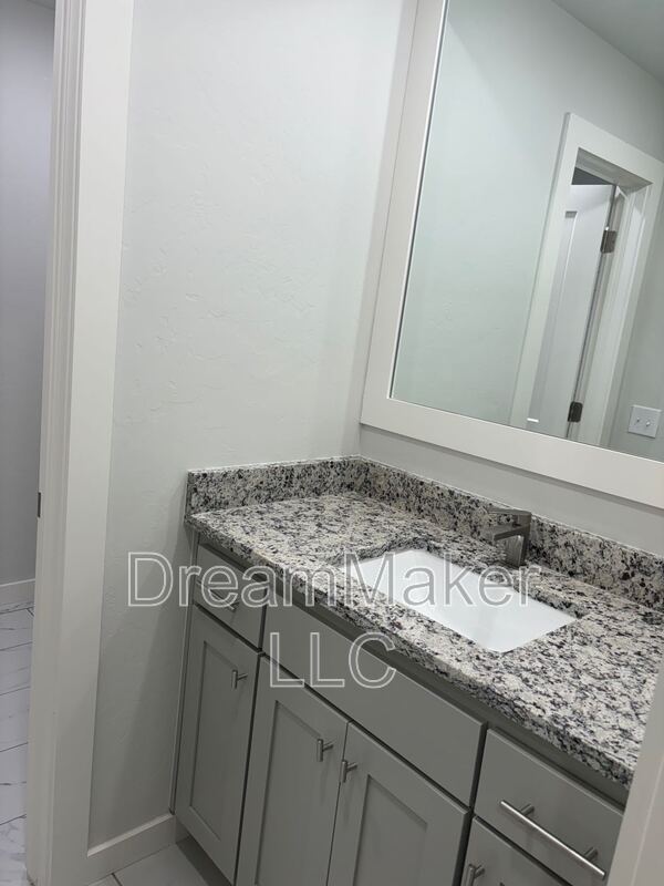 Building Photo - 1016 Varenna Ln