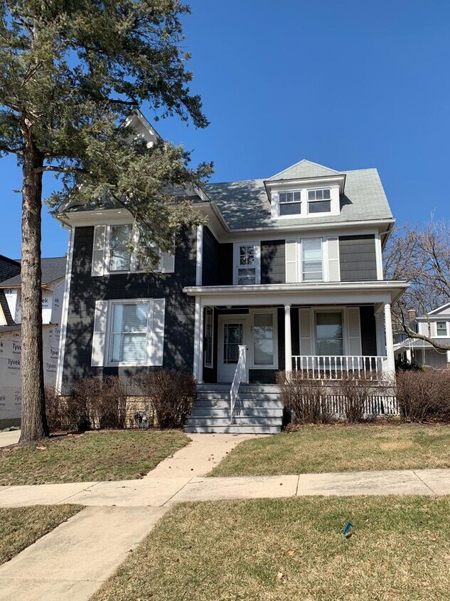 23 W Franklin Ave, Naperville, IL 60540 House Rental in Naperville