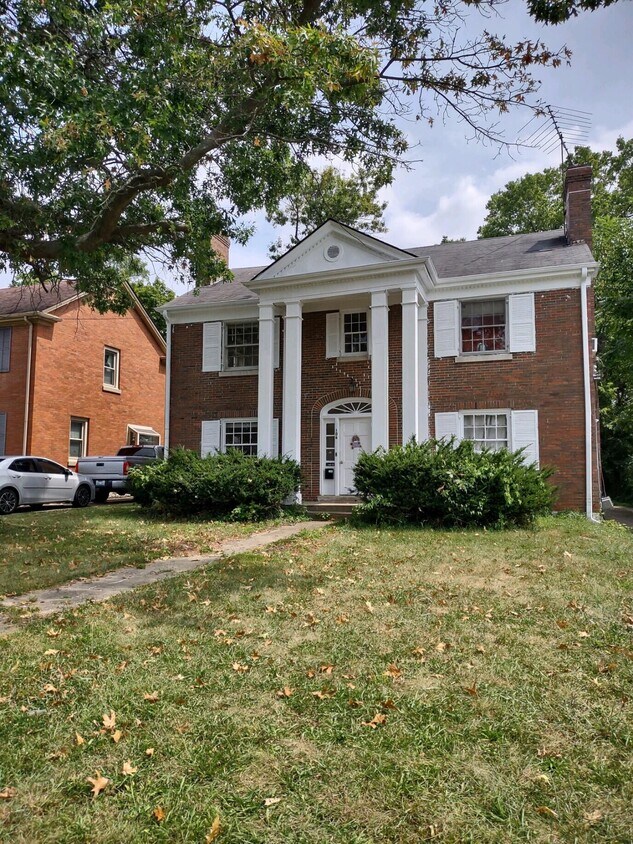 106 Westgate Dr Unit B, Lexington, KY 40504 Room for Rent in