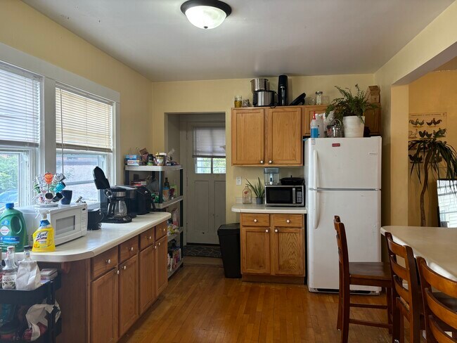 Building Photo - 109 Lathrop St