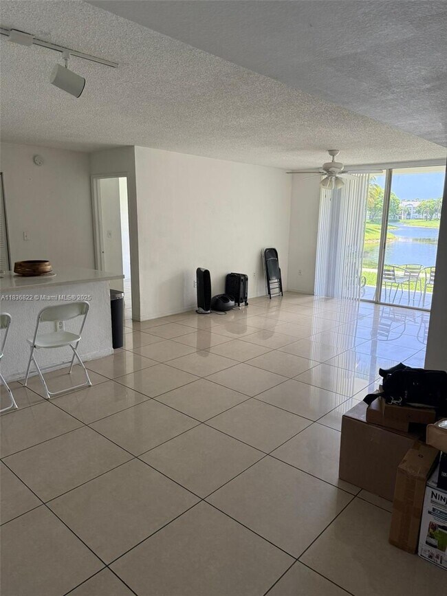 Foto del edificio - 4320 NW 107th Ave