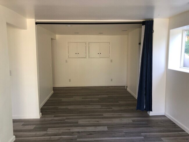 DORMITORIO - 2418 Loma Vista Pl