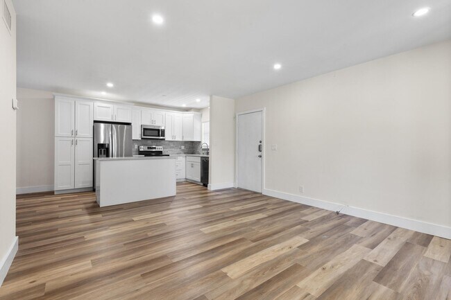 Foto del edificio - 8406 W Sample Rd