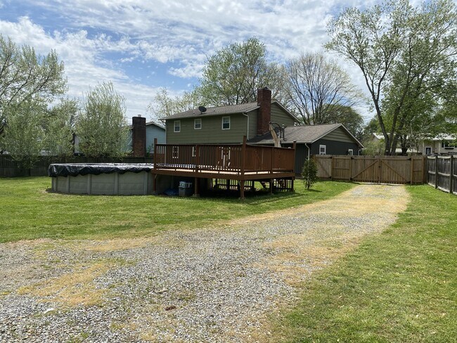 Foto del edificio - 2731 Birdwell Dr