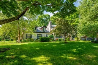 Building Photo - 918 E Portland St