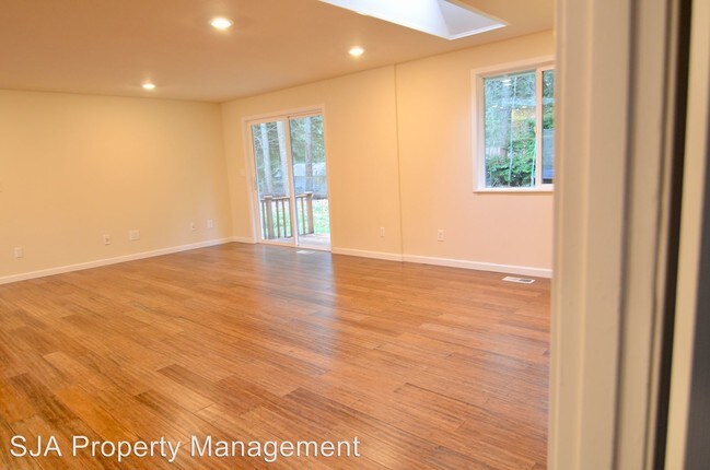 Foto del edificio - 831 216th Ave NE