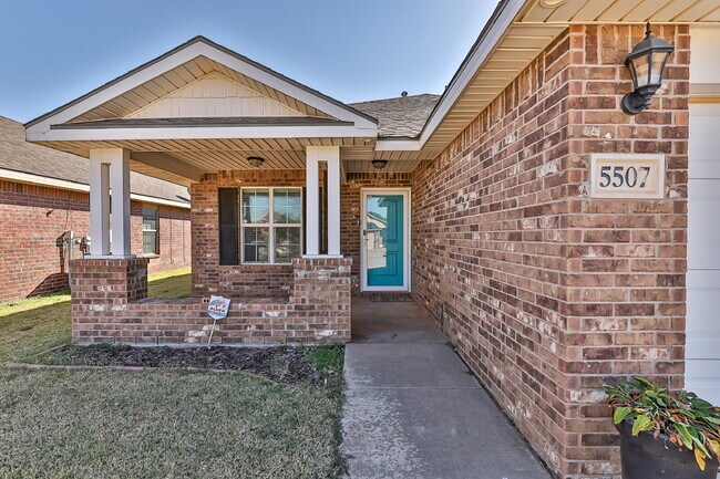 Building Photo - Relax on this front porch!