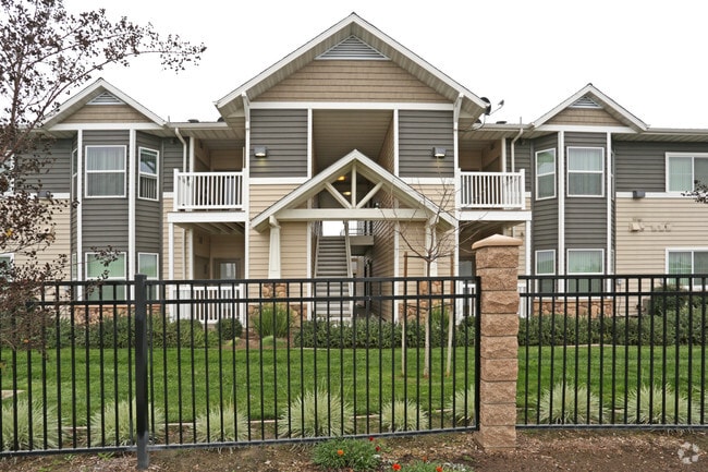 Building Photo - West Trail Apartments