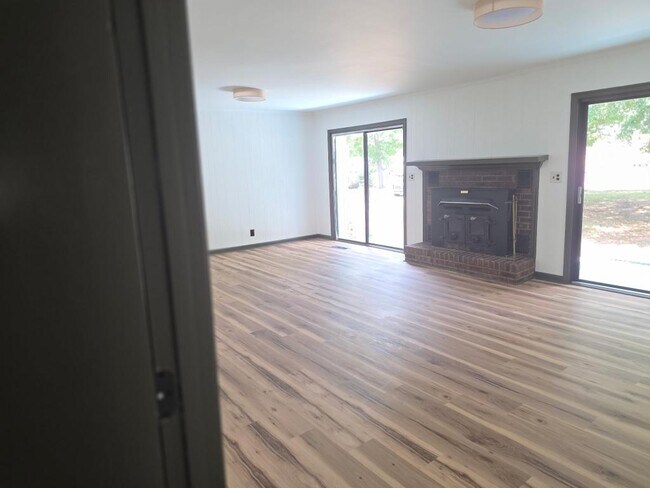 Foto del edificio - 2824 W Black Creek Rd