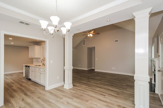 Building Photo - 308 Jamestown Run