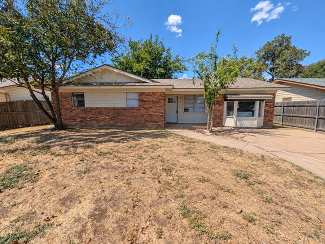 Building Photo - 1802 Dayton Dr