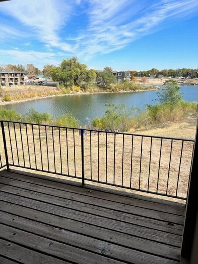 Building Photo - 555 W 27th St S