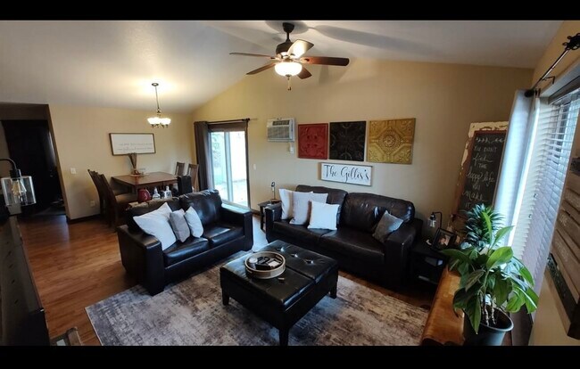 Foto del edificio - 2525 Lake Ct